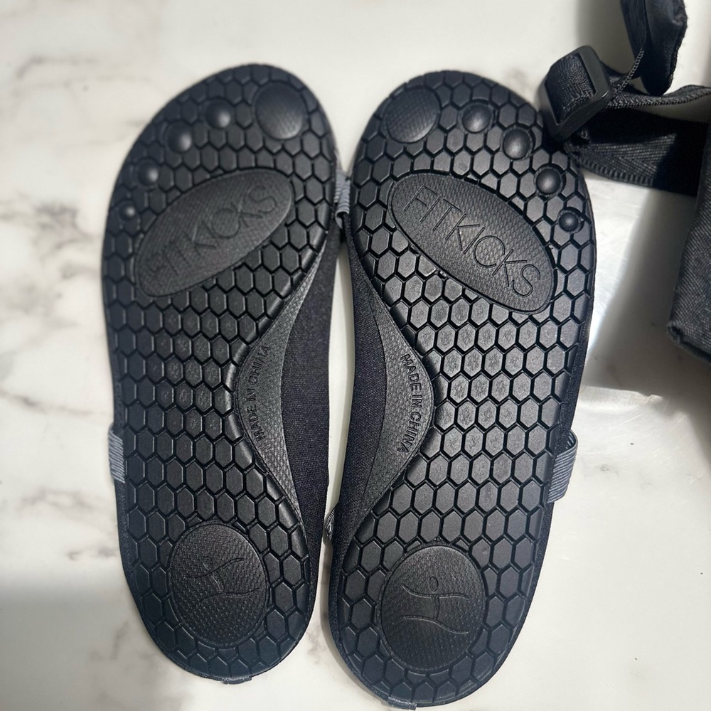 FitKicks Black and Gray Shoes with Sling Bag women’s Large - Picture 4 of 6
